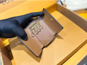LV 6 key wallet
